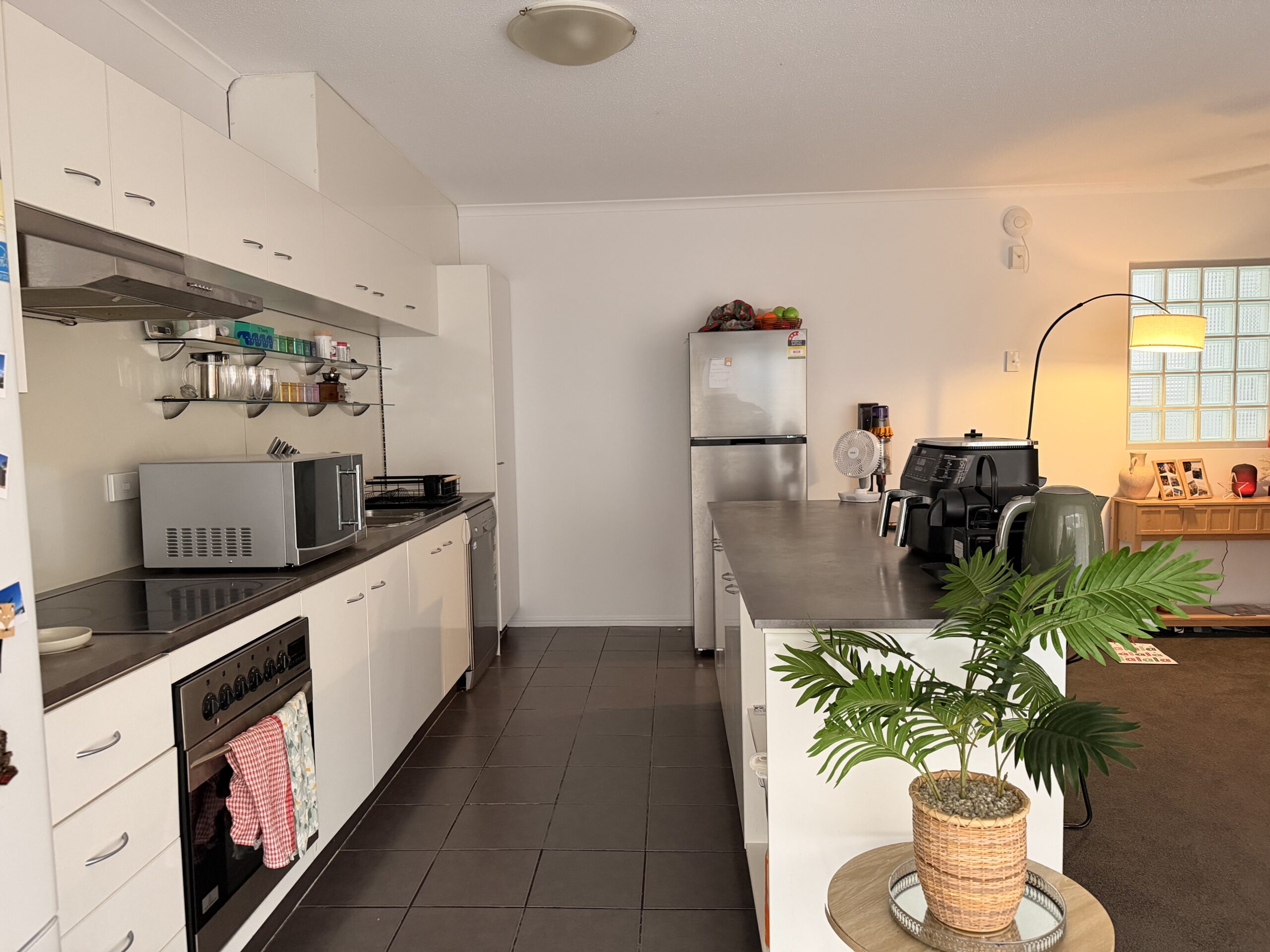Room for Rent β Ideal for a Woman (Long-term preferred)