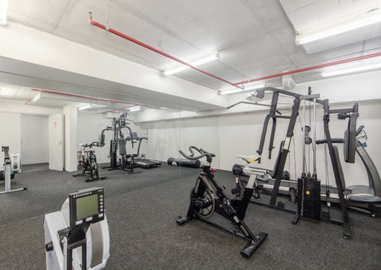 Room for Rent β Ideal for a Woman (Long-term preferred)